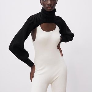 NWOT Zara Turtleneck Sleeve Scarf in Black